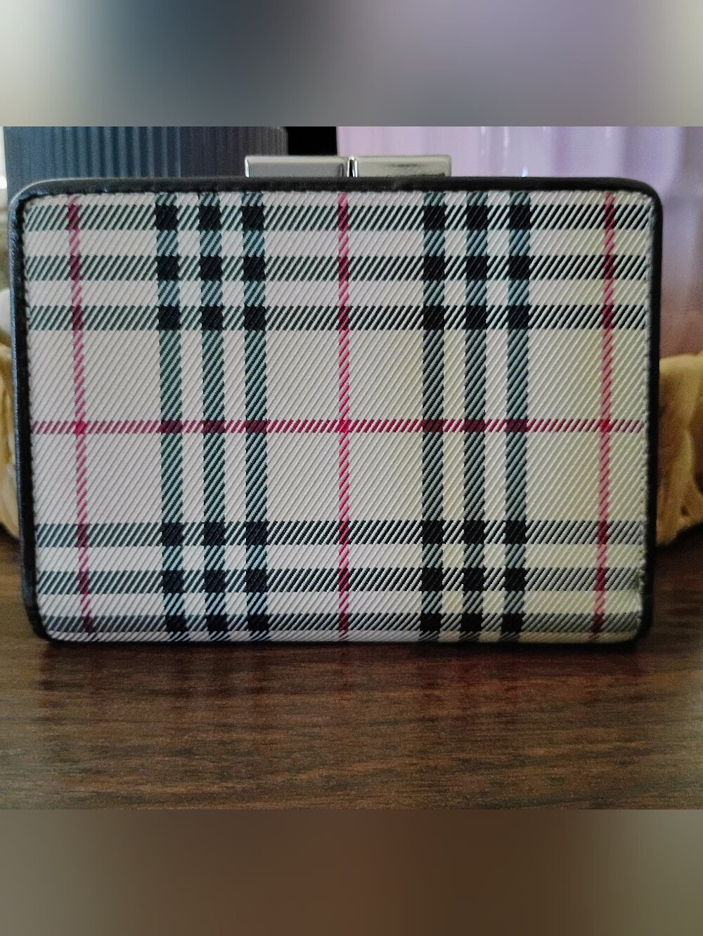 BURBERRY!! AUTHENTIC VINTAGE NOVA CHECK KISSLOCK BIFOLD WALLET 🤎 - Picture 3 of 10